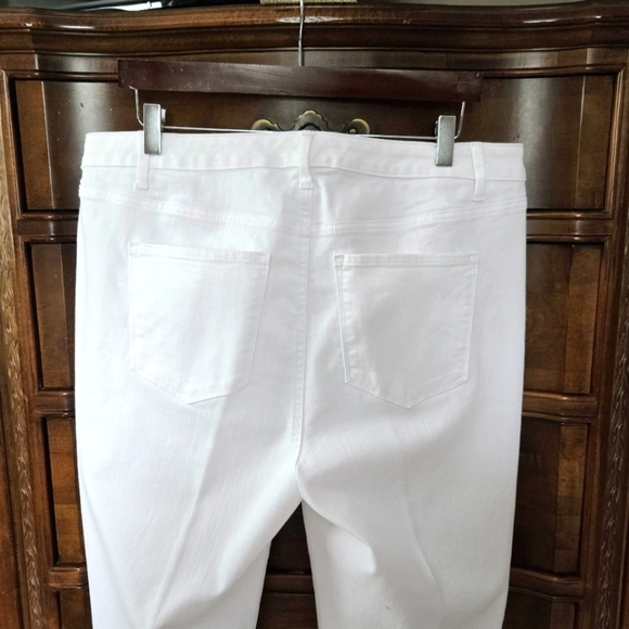 Talbots Flawless High-Waisted Jegging Ankle jeans. White, 14W - Picture 9 of 16